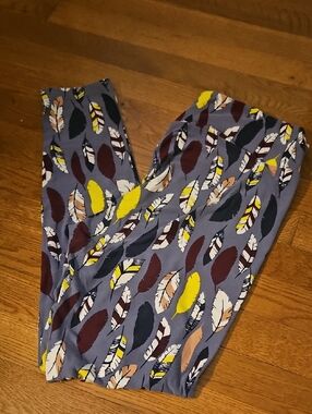 LuLaRoe gray and black patterned fabric with multicolor logo tag